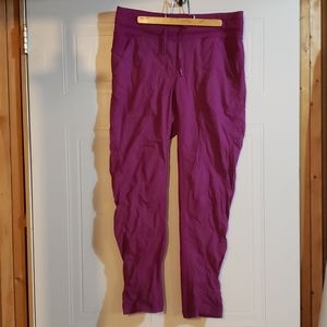 Comfy lululemon size 6 light plum studio crop